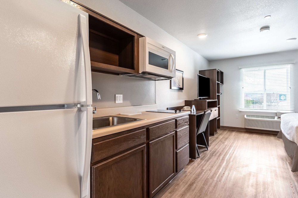 WoodSpring Suites Portland North Gresham 6/53