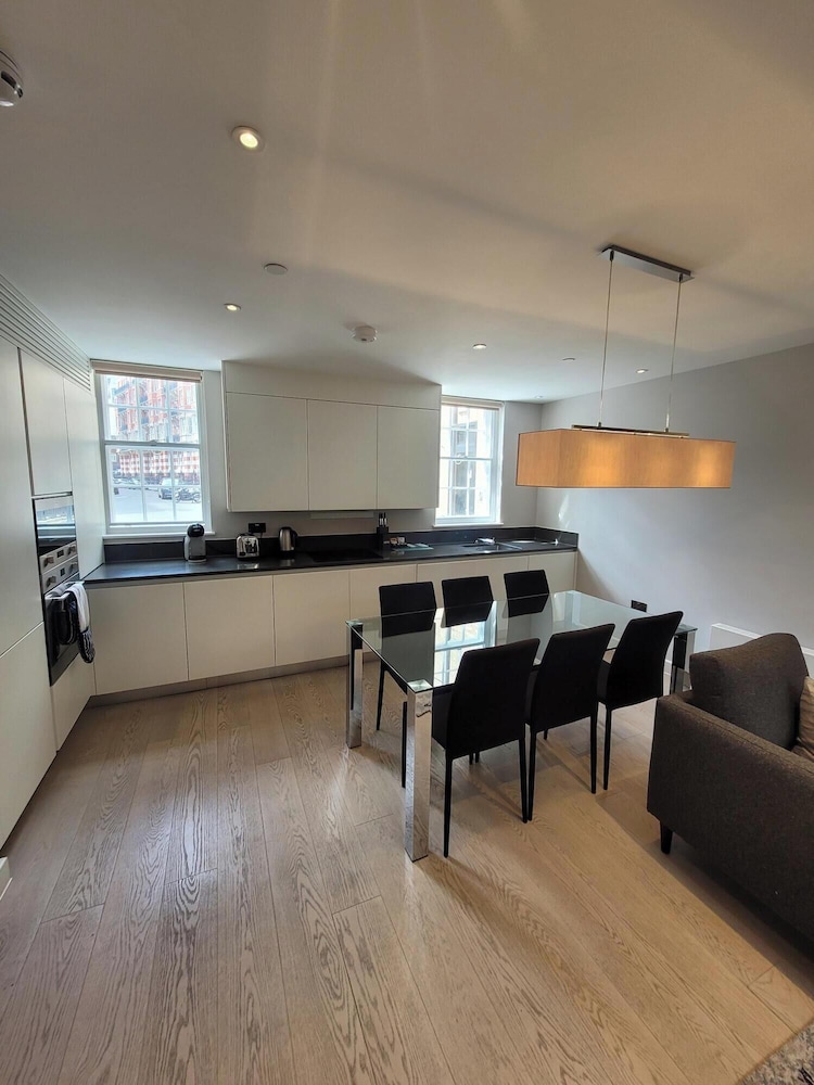 Buckingham Palace Residences by Aeria Apartments 29/45