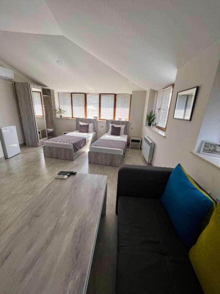 Menua Hotel 39/49