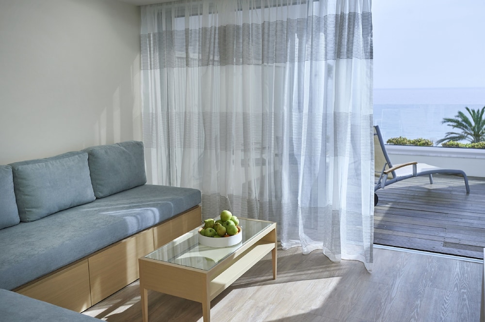 Sunrise Beach Hotel 18/45