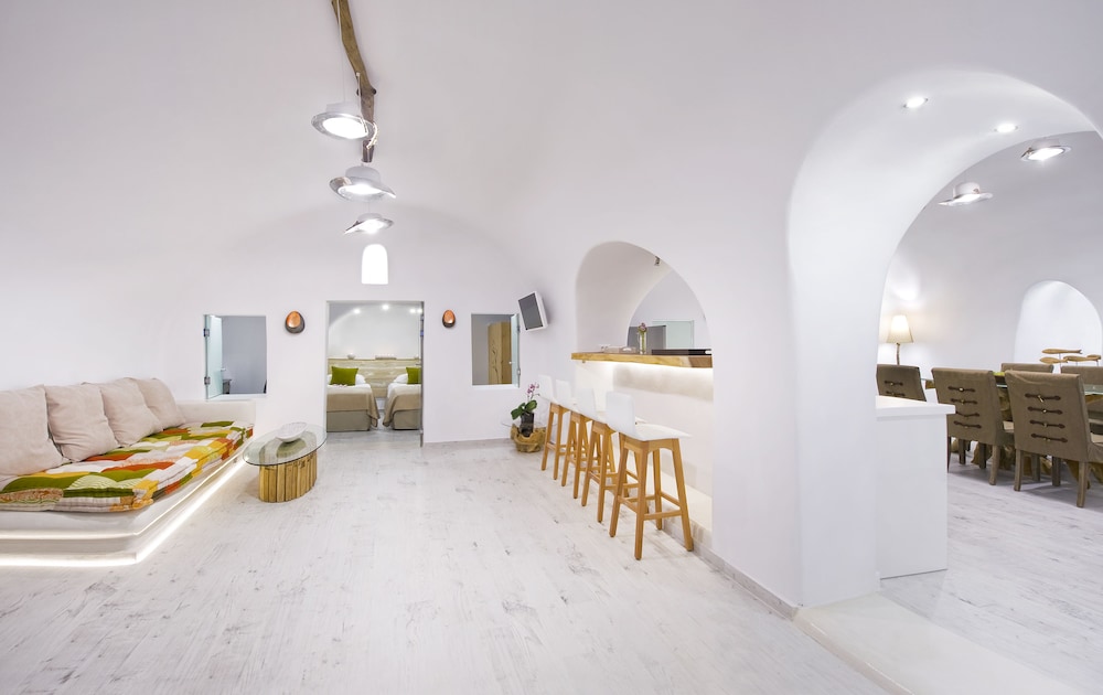 Hyperion Oia Suites 40/45