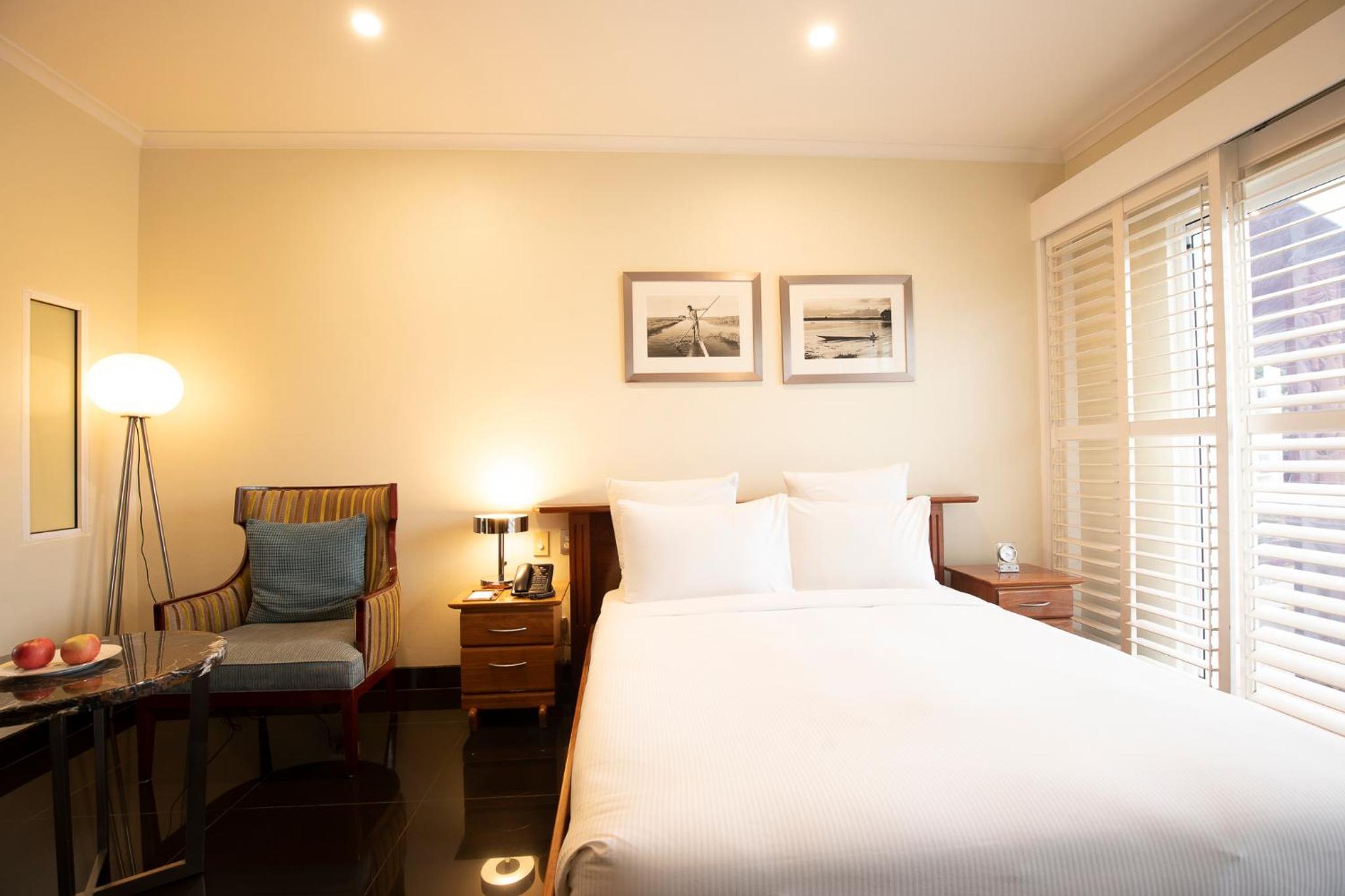 Room, Queen Bed, Fountain Wing