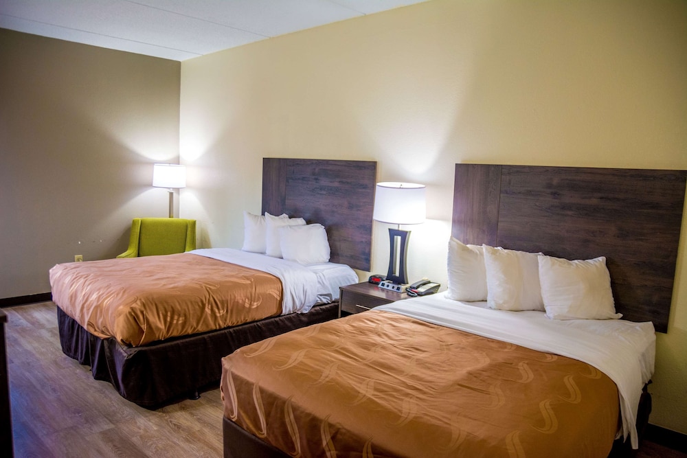 La Quinta Inn & Suites by Wyndham Fayetteville I-95 12/29