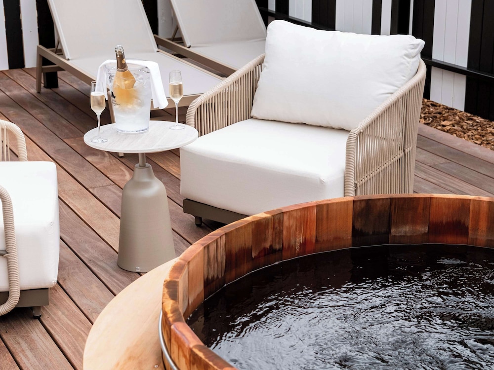 swimming pool spa
