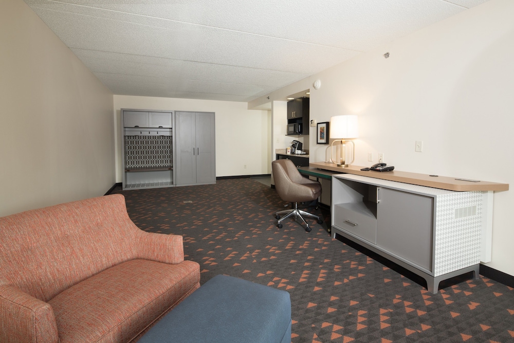 Holiday Inn Hotel Suites Ann Arbor Univ Michigan 44/73