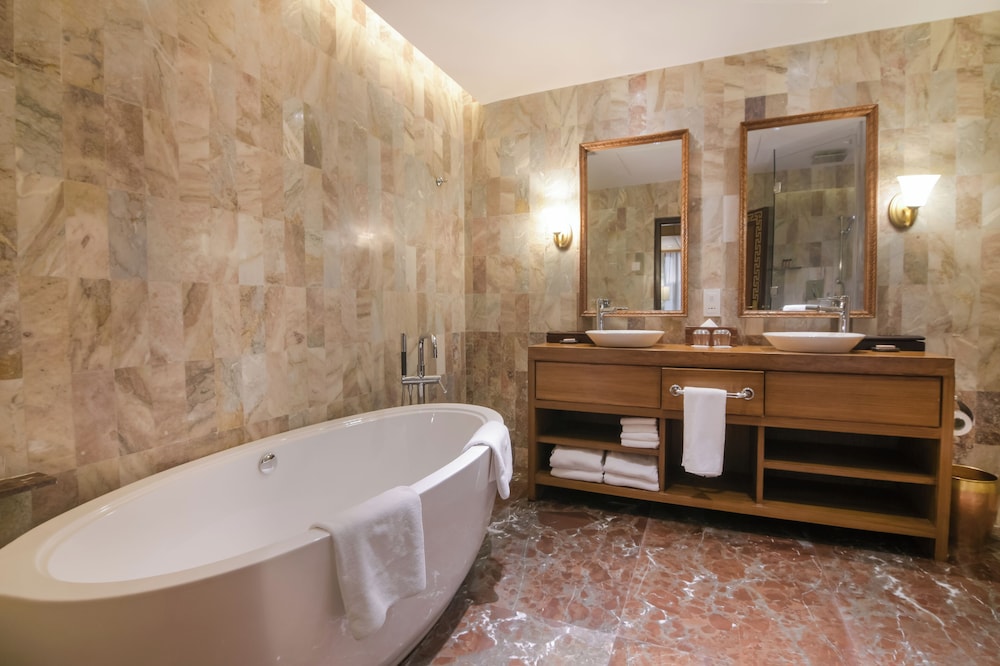 Presidential, Newari, Suite, King Bed، Hotel Yak & Yeti 10/10
