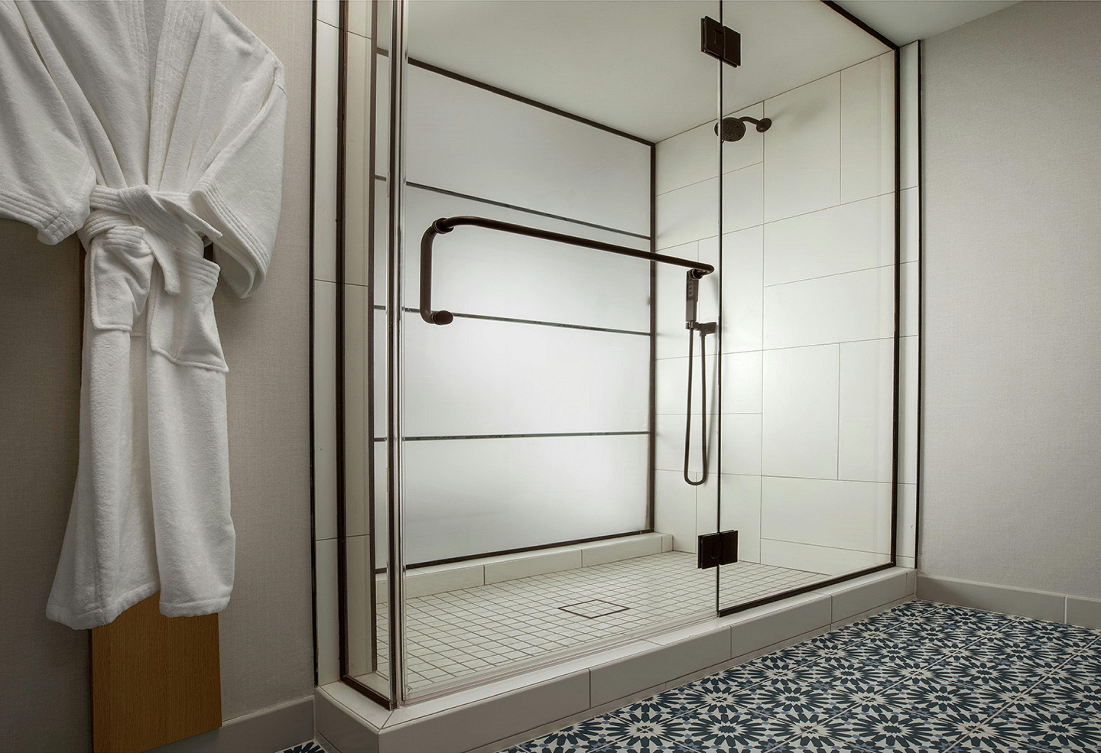 غرفة ديلوكس بسريرين كوين، The Monsaraz San Diego, Tapestry Collection by Hilton 2/2