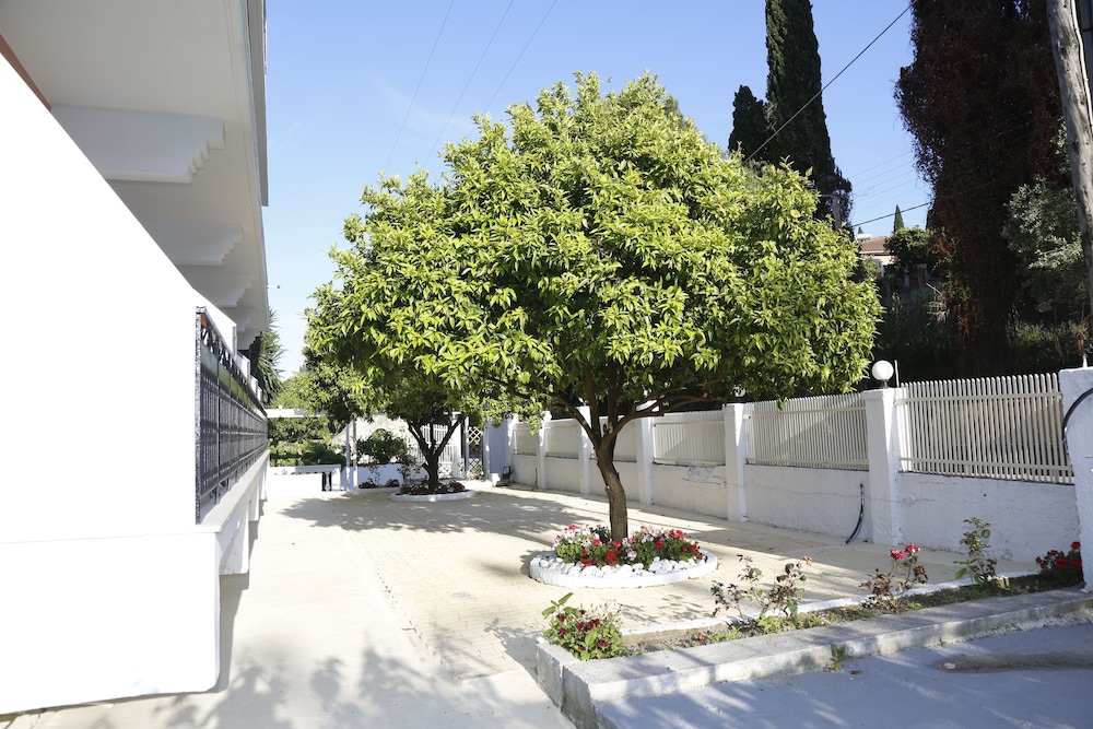 Aristides Studios 28/34