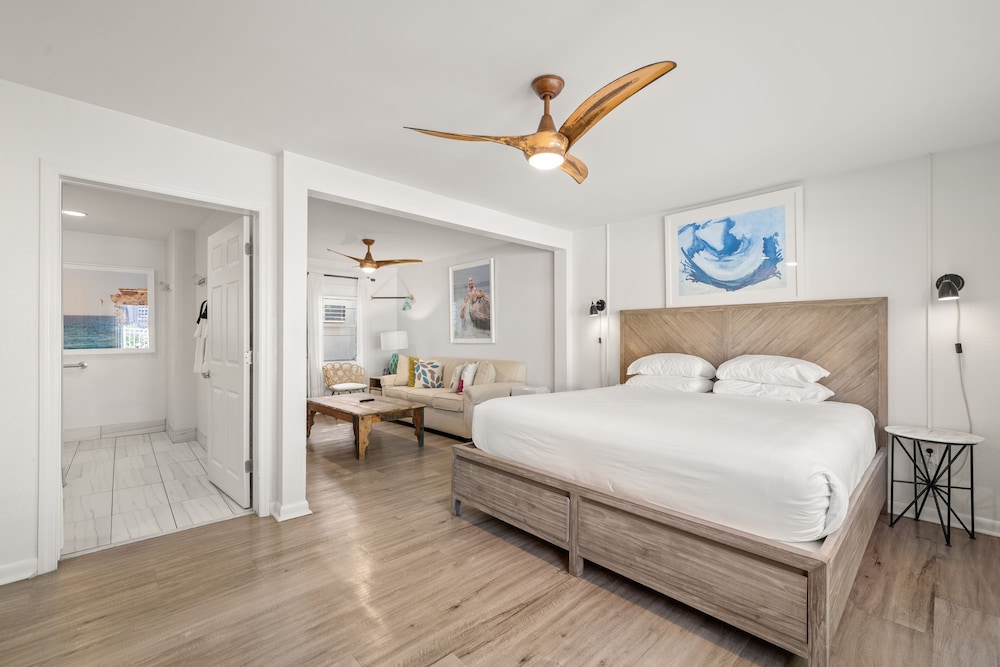 Cabana, Suite, King Bed, Sofa, Accessible