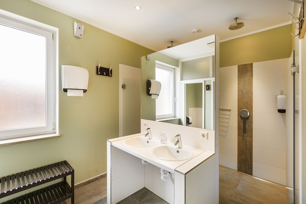 Five Reasons Hotel and Hostel 45/50