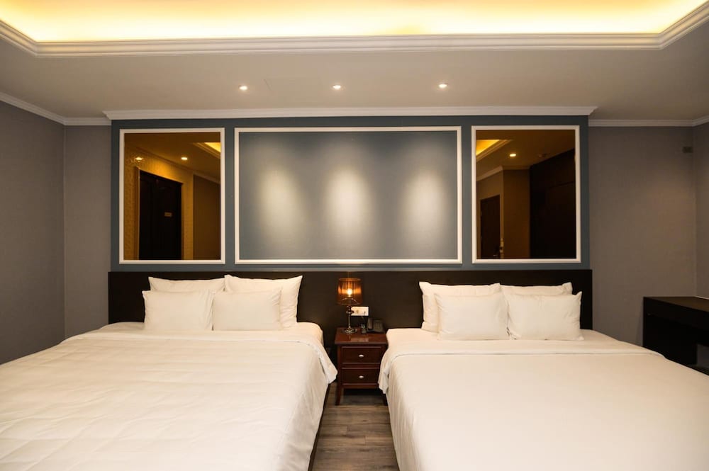 Skylark Boutique Hotel 33/50