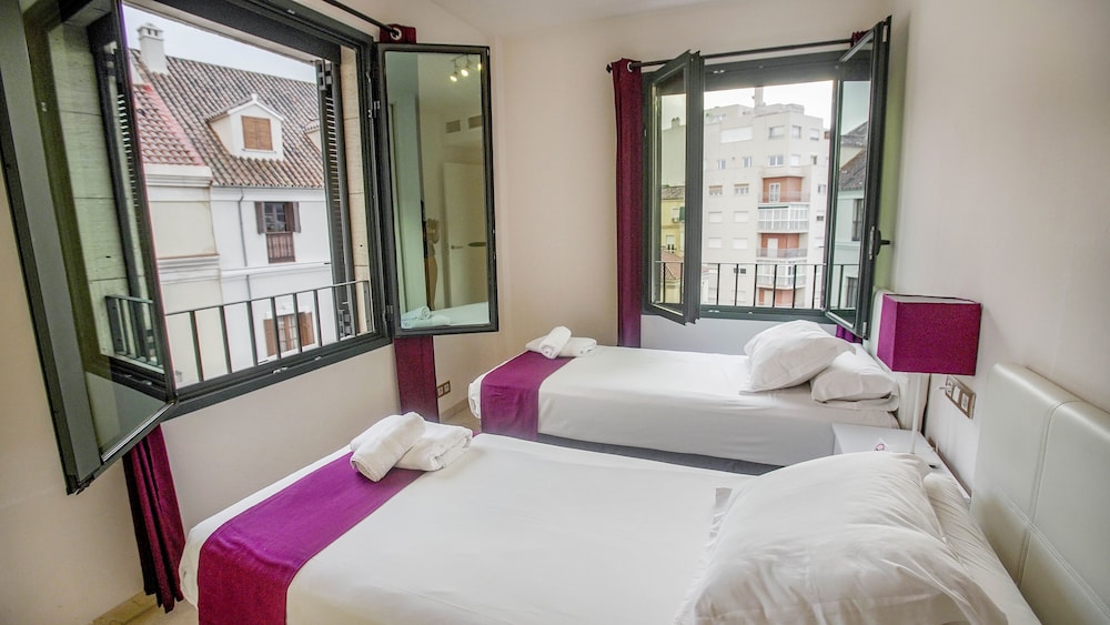 Adjoining, Apartment, Queen and Twin Beds
