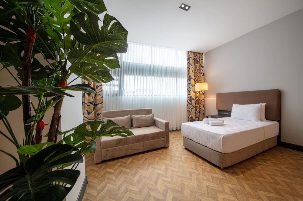 V CENTER HOTEL 35/65
