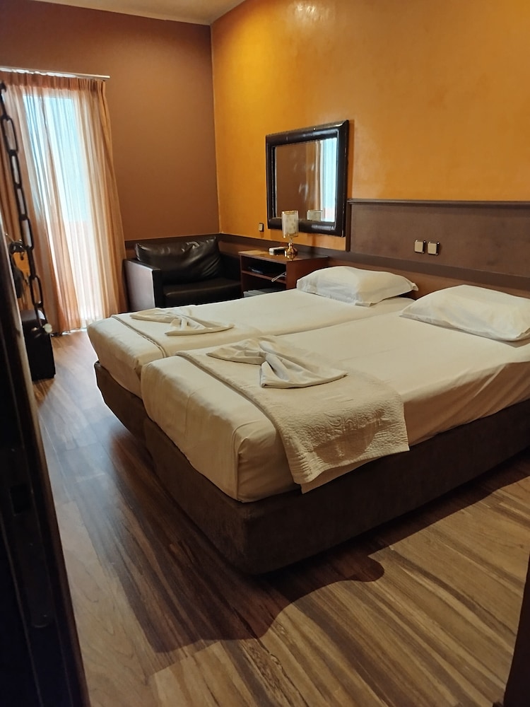 Ephira Hotel 18/56