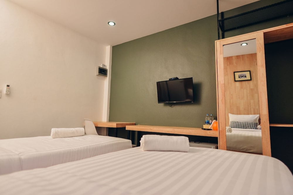 The Cozy Hotel 12/50