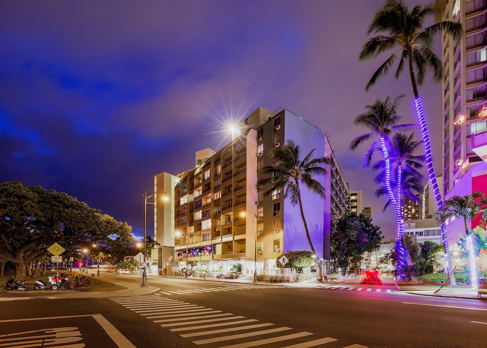 Castle Waikiki Grand Hotel 4/70