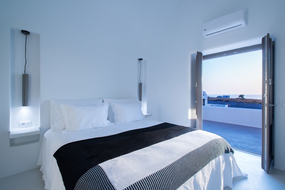 SUPERIOR, SUITE, KING BED, SEA VIEW, 2 SOFA, PRIVATE POOL
