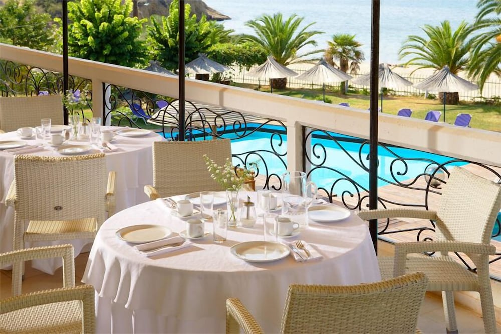 Kamari Beach Hotel 49/65