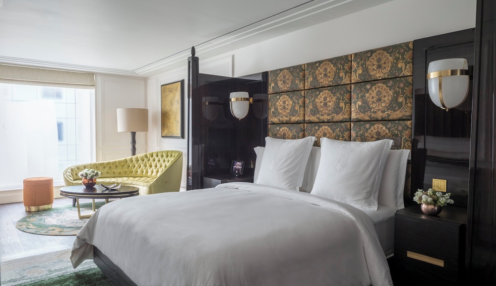 ROYAL, GARDEN, SUITE