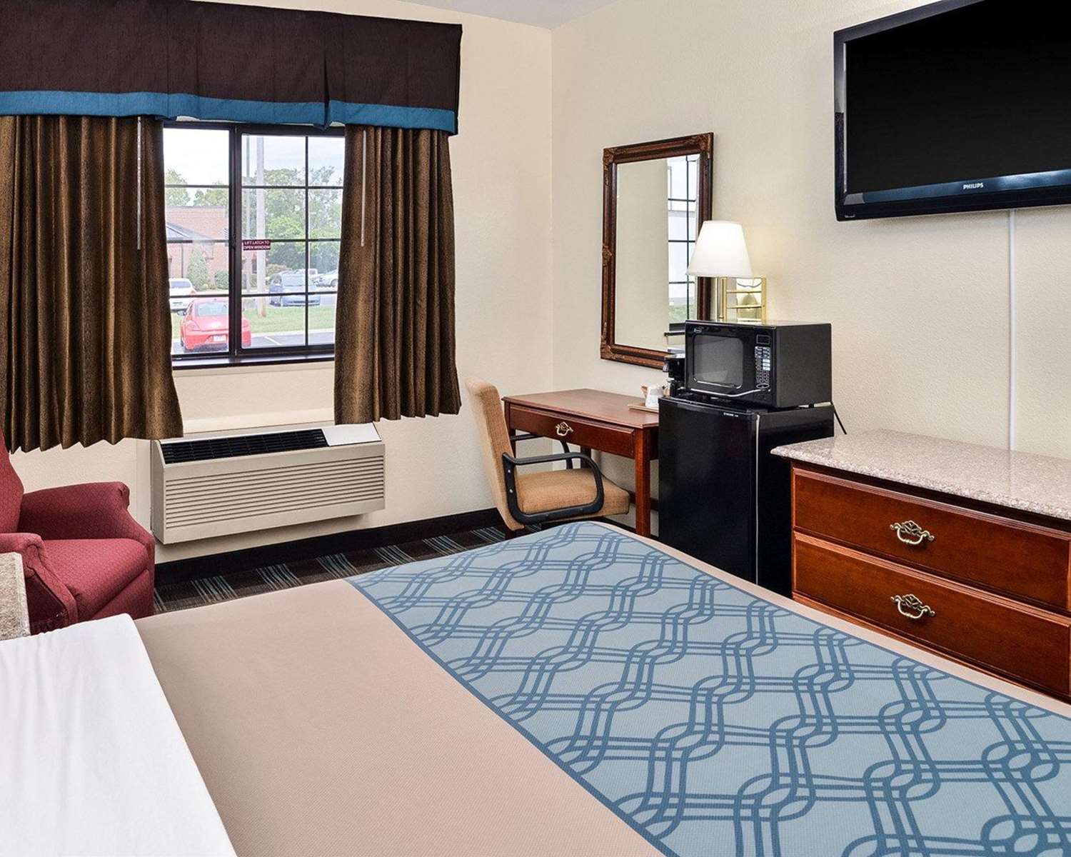 Econo Lodge Inn and Suites Shelbyville 10/21