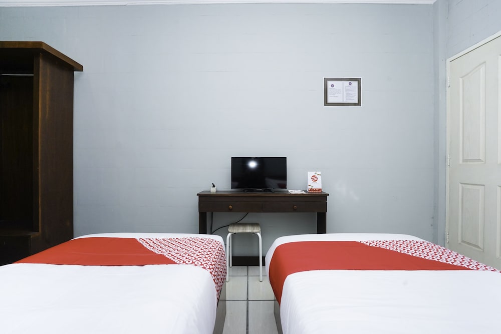 OYO 2493 Lotus Hotel Syariah 25/39