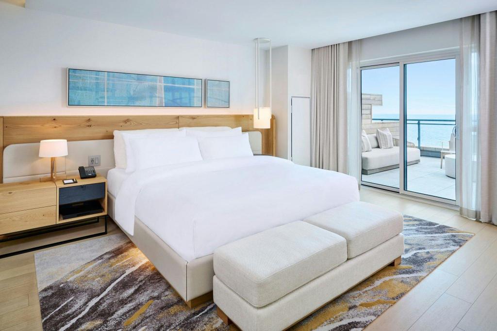 James, Presidential, Suite, King Bed, Lake View, Terrace
