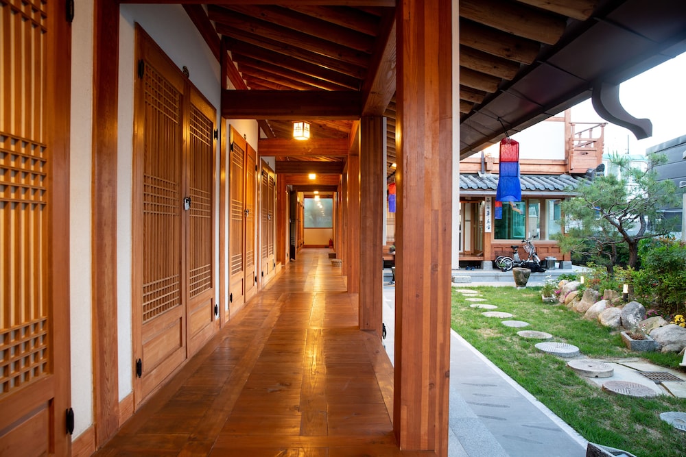 Nabijam Hanok Hotel 43/61