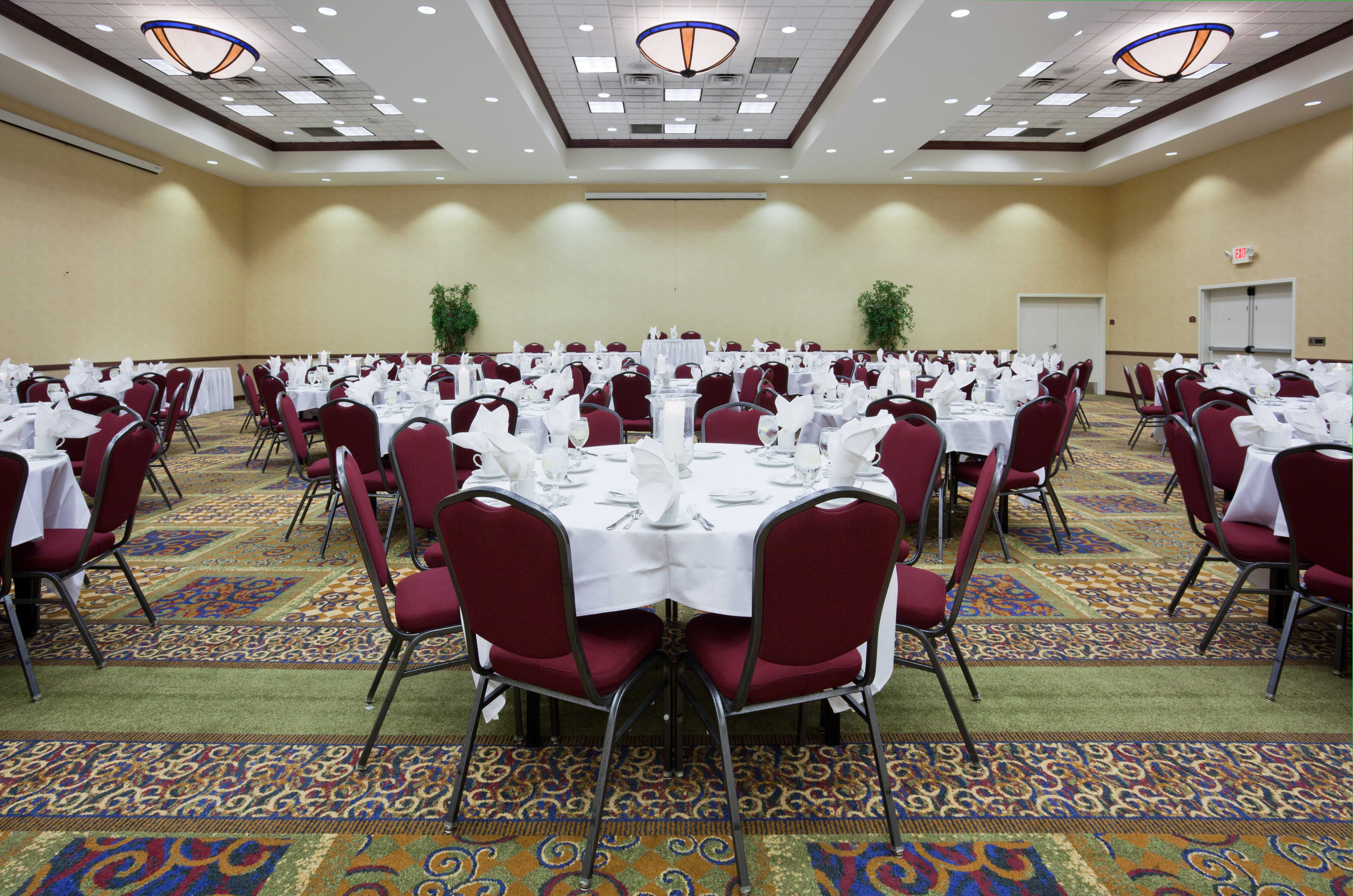 Holiday Inn Conference Ctr Marshfield 56/70