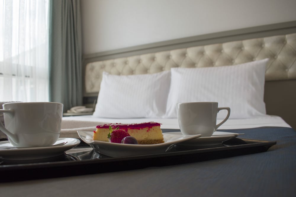 Mayer Hotel 41/48