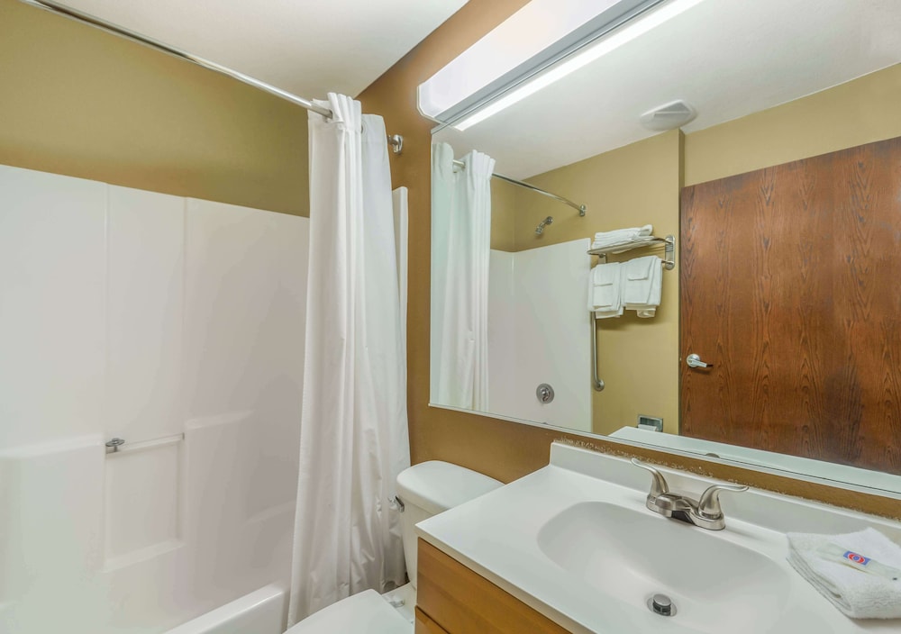 Microtel Inn And Suites Breaux Bridge 20/49