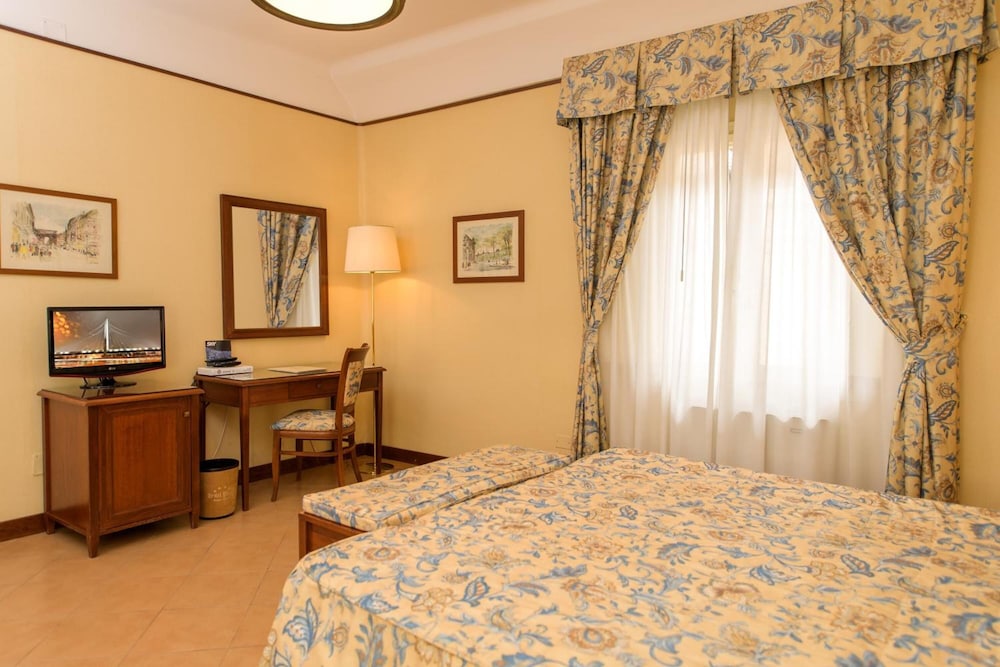 Albergo Reggio 51/63
