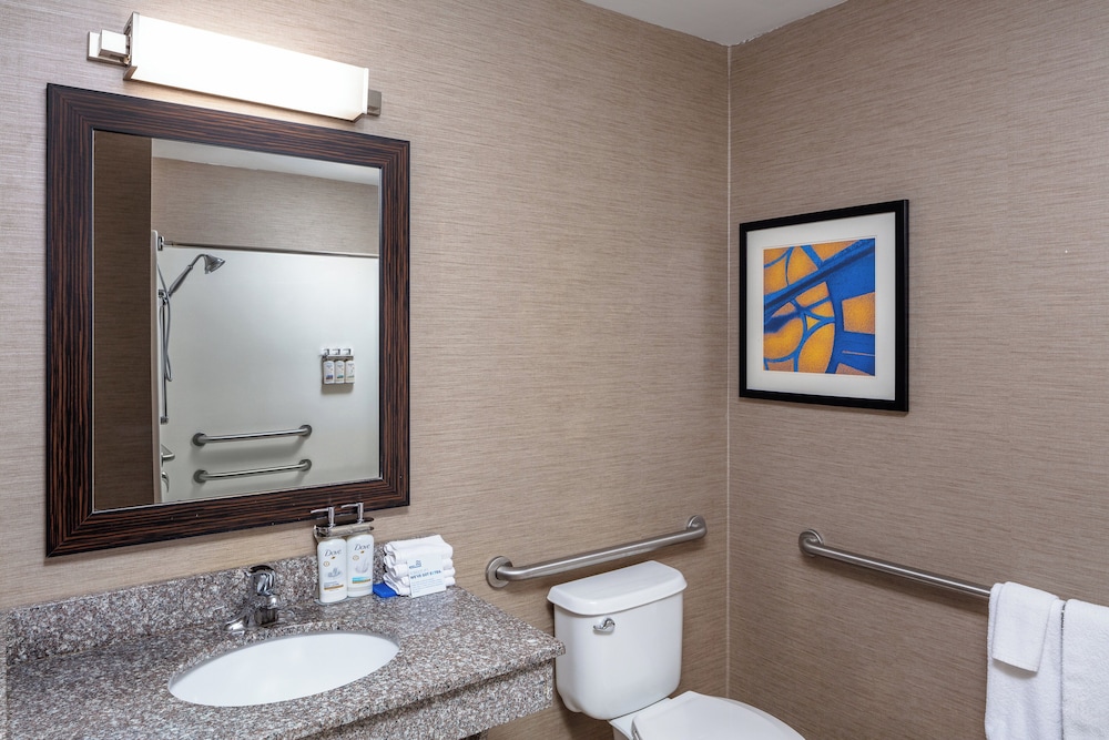Holiday Inn Express Hotel & Suites St. Louis West-O Fallon 69/71
