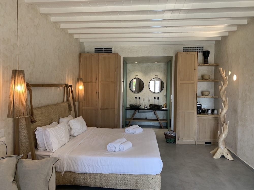 Suite, Queen Bed, Sea View, Outdoor Jetted Tub, Sofa