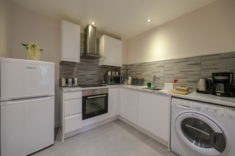 COLLINGHAM SERVICED APARTMENTS 49/56