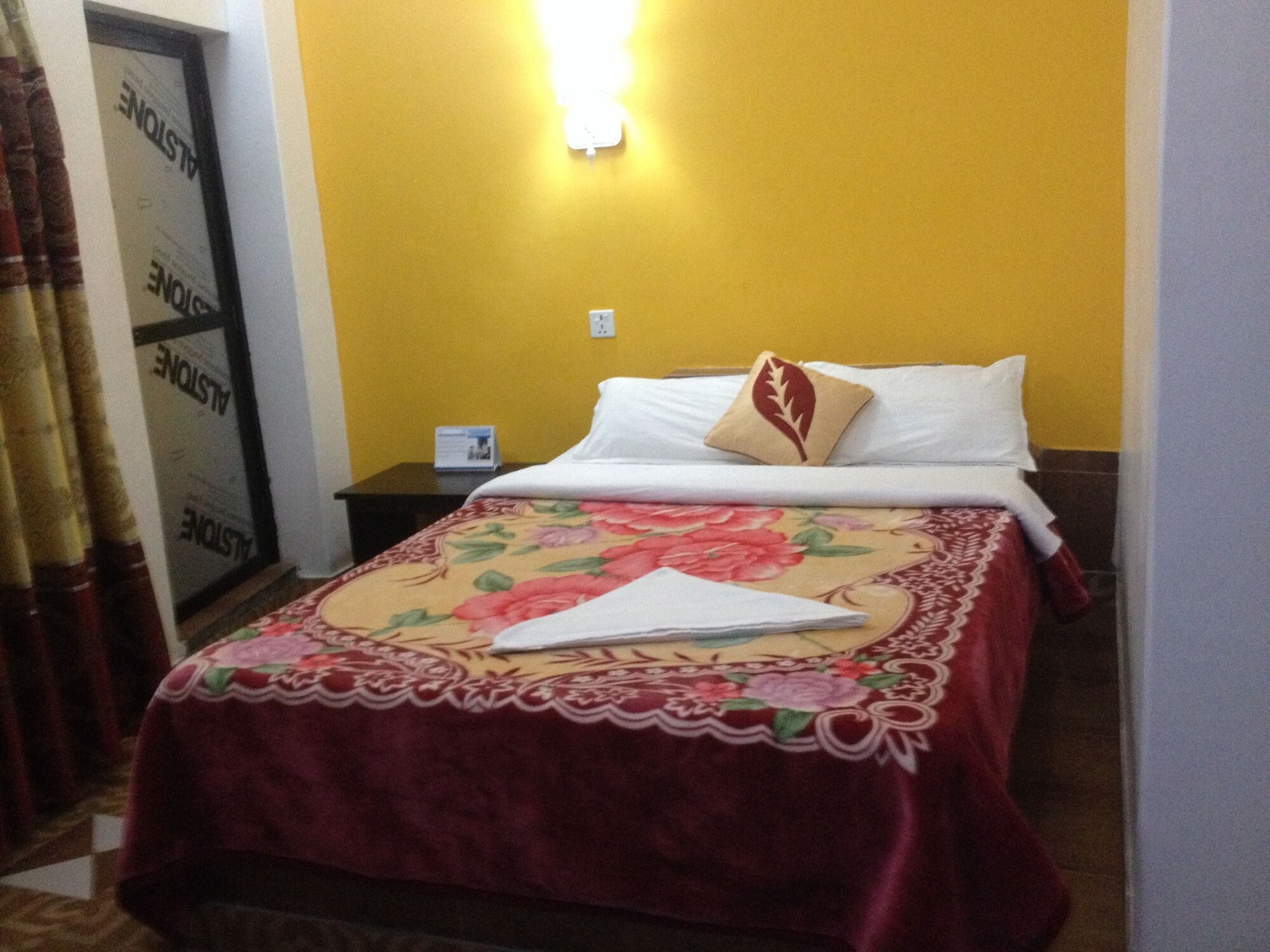 DELUXE, DOUBLE OR TWIN BED, LAKE VIEW, BALCONY