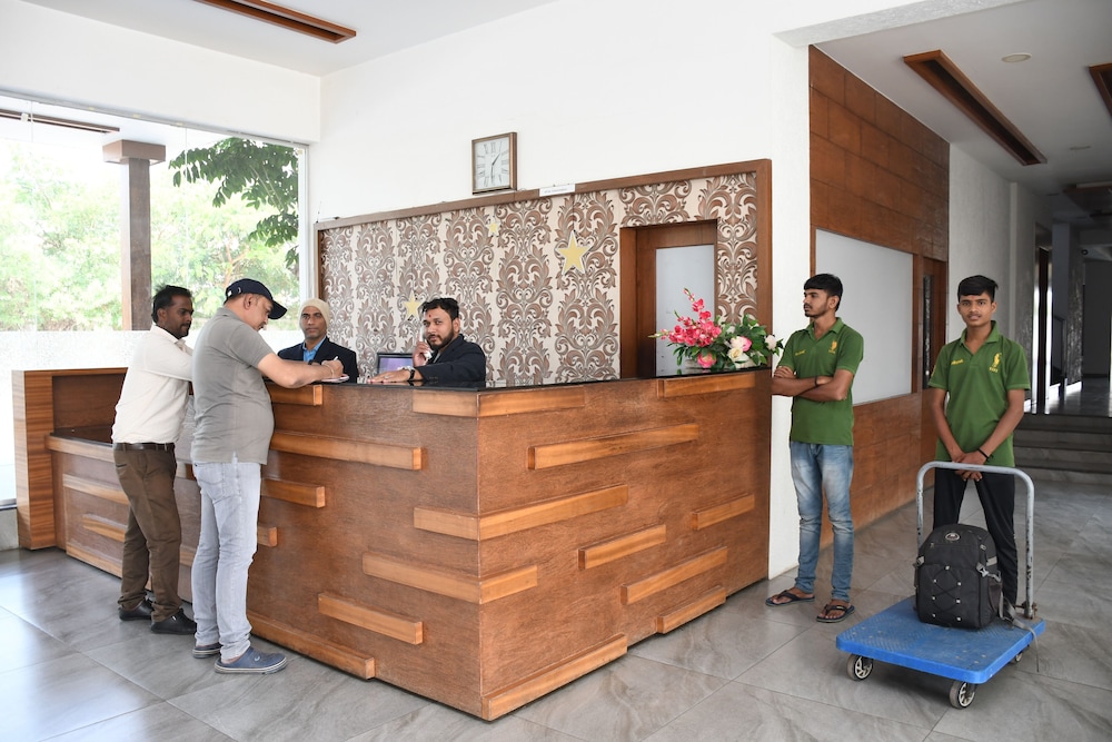 Pushpak Resort 8/67