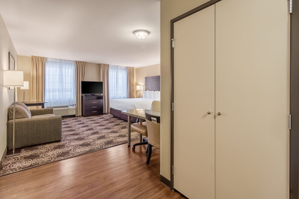 Landmark Suites 28/50