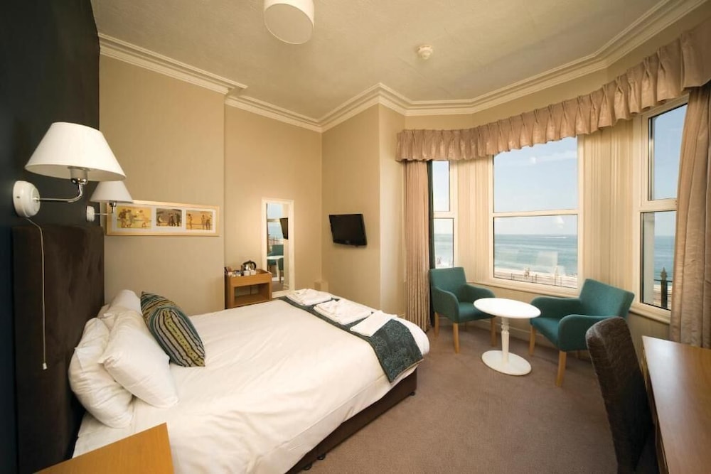 County Hotel 17/68