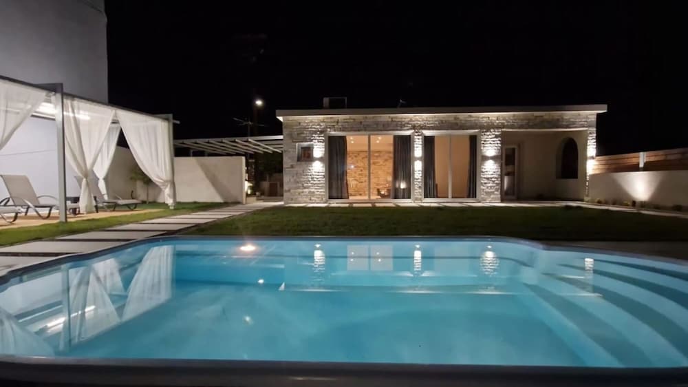 Aqua Luxury Suites 53/76