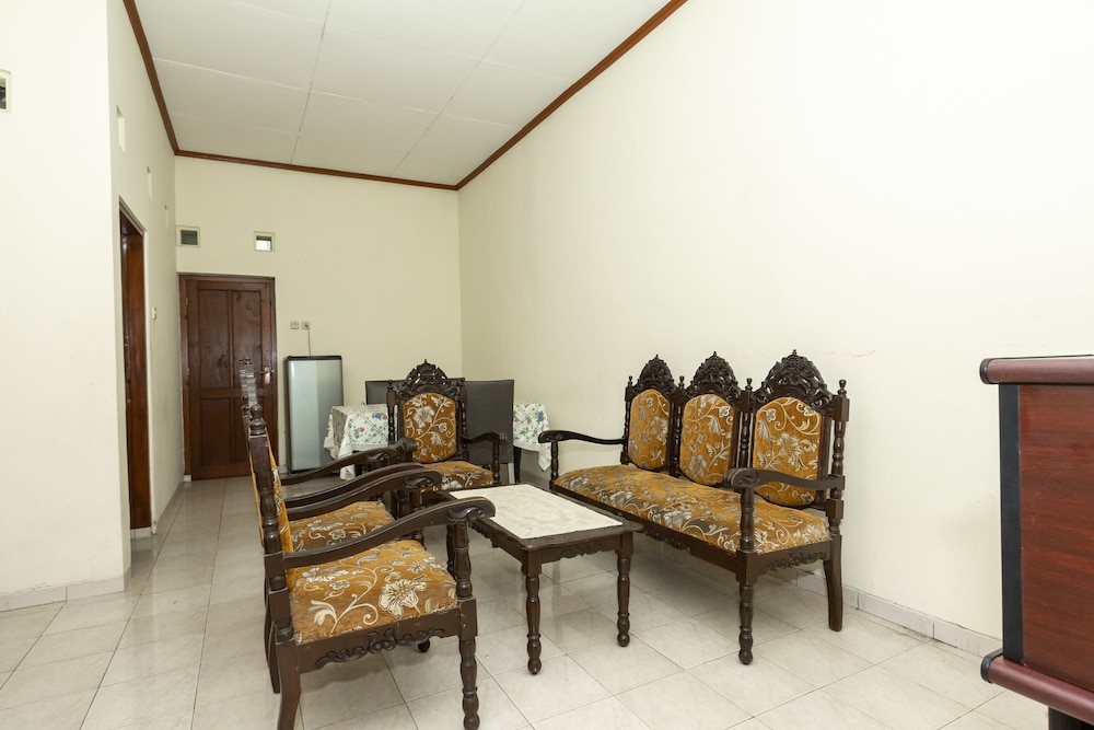 OYO 1150 Omah Ladrang 13/18
