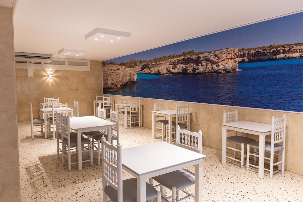 R2 Veronica Beach Hotel 30/48