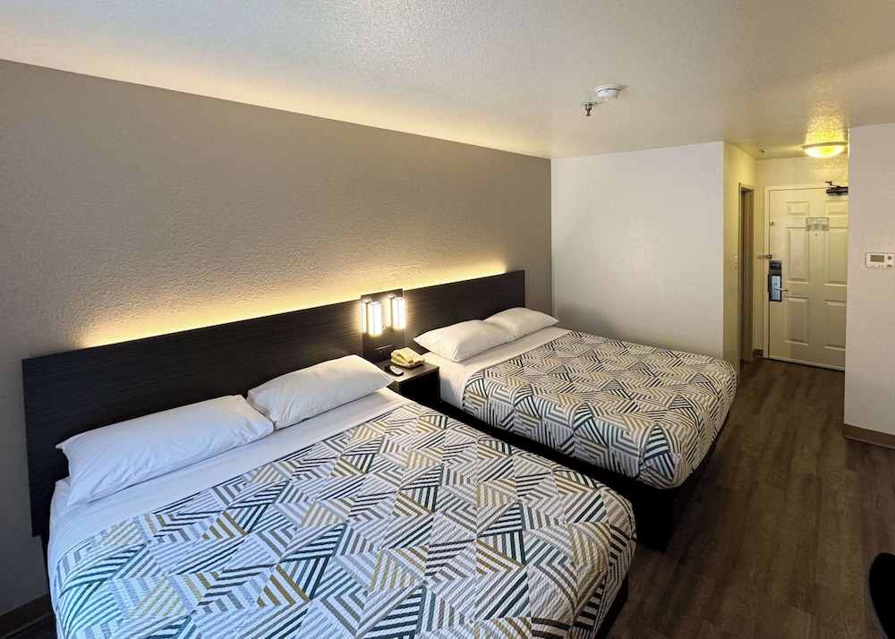 Motel6 Glenview, IL - Chicago North 27/60