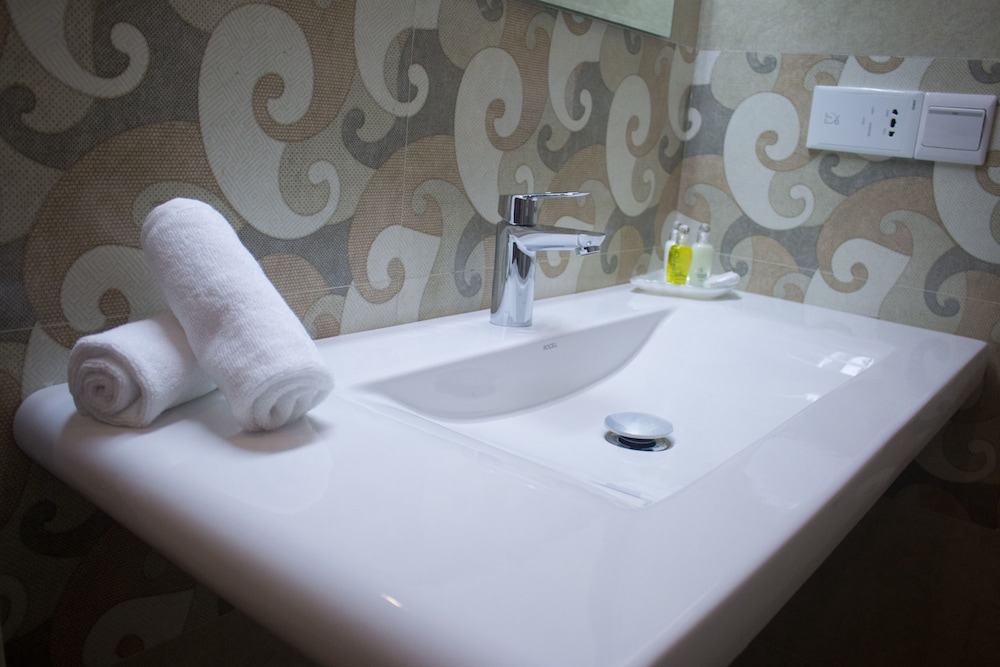 The Suite 262 49/50