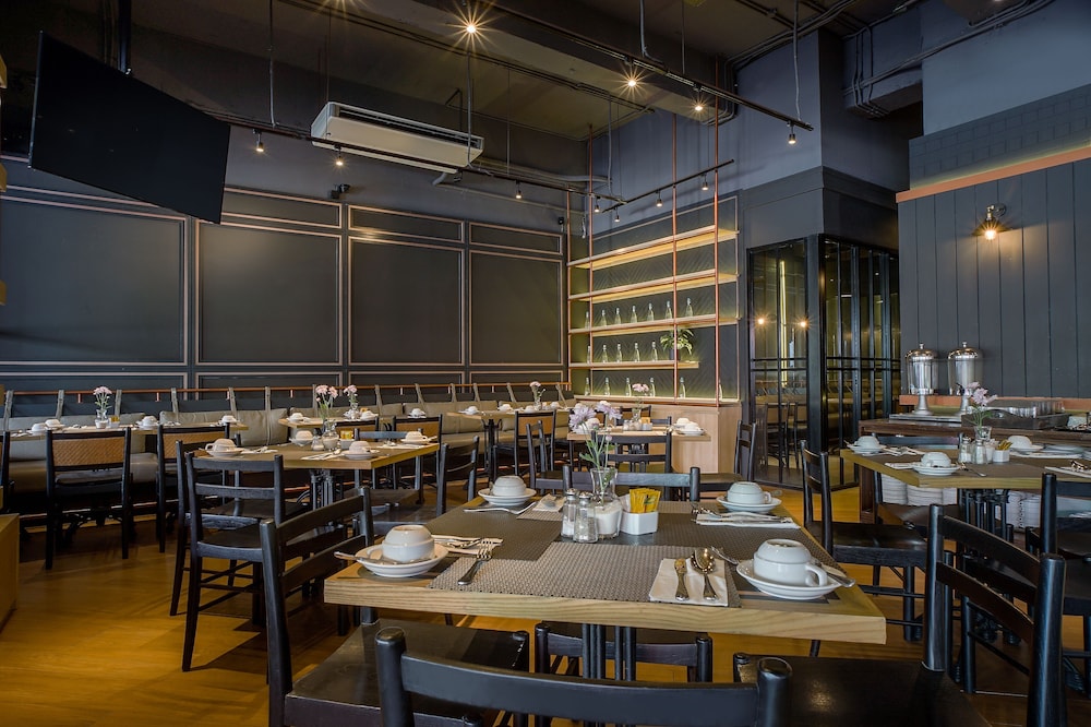 ARTOTEL TS Suites Surabaya 19/34