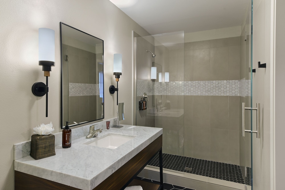 Oxford Suites Paso Robles 10/54