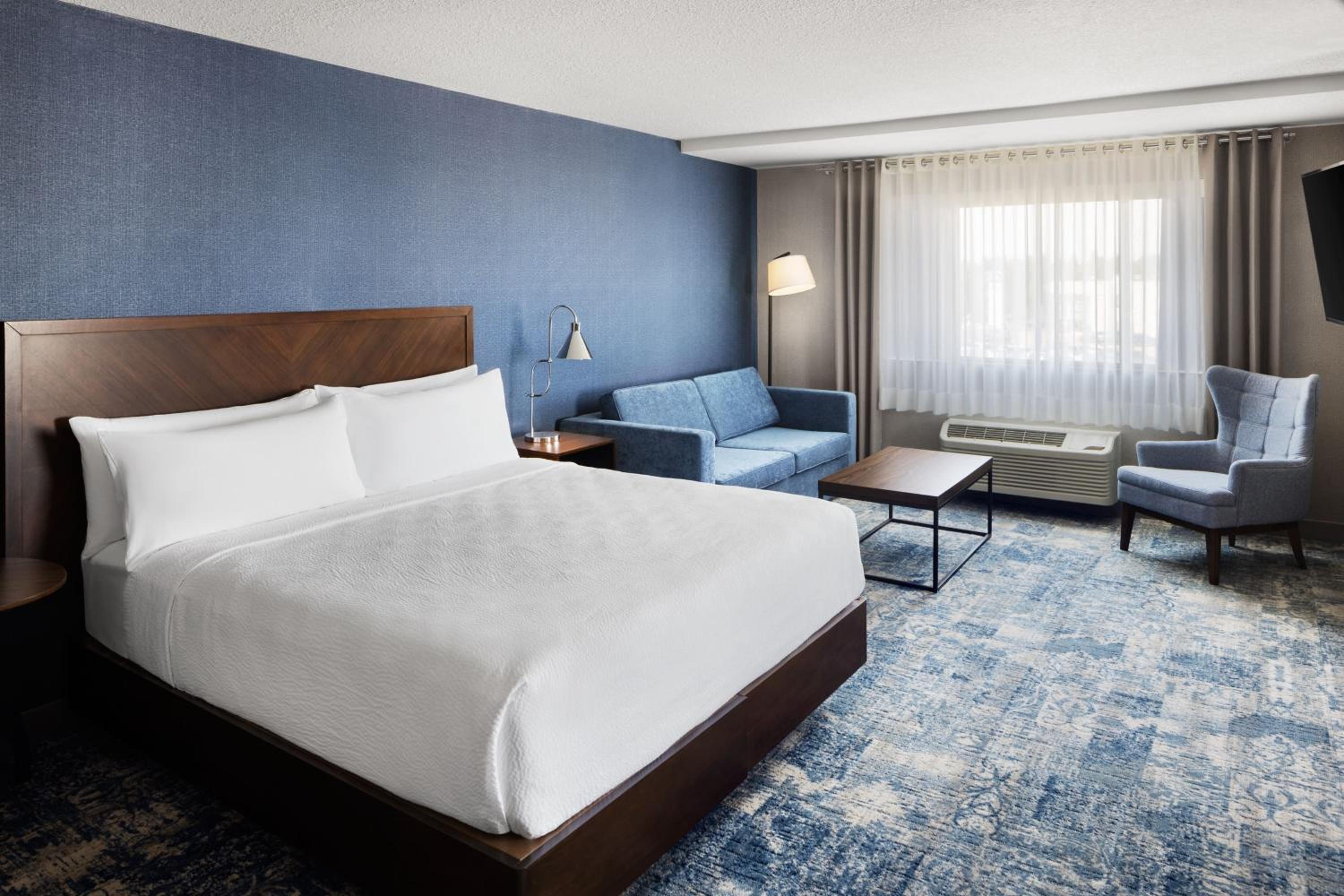 Room at Four Points by Sheraton Edmonton South, EDMONTON