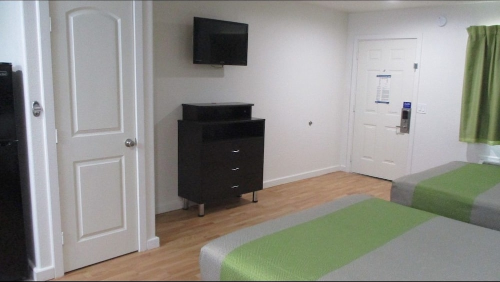 Studio6 Huntsville, TX 26/37