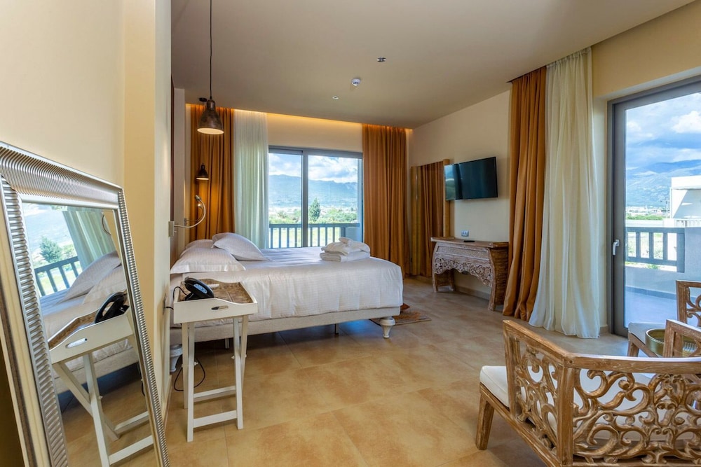 DELUXE, DOUBLE BED
