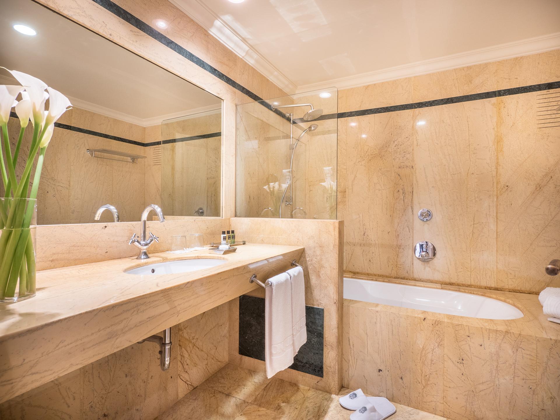 غرفة سوبيريور بسرير مزدوج بشرفة، Son Julia Country House Hotel 3/3