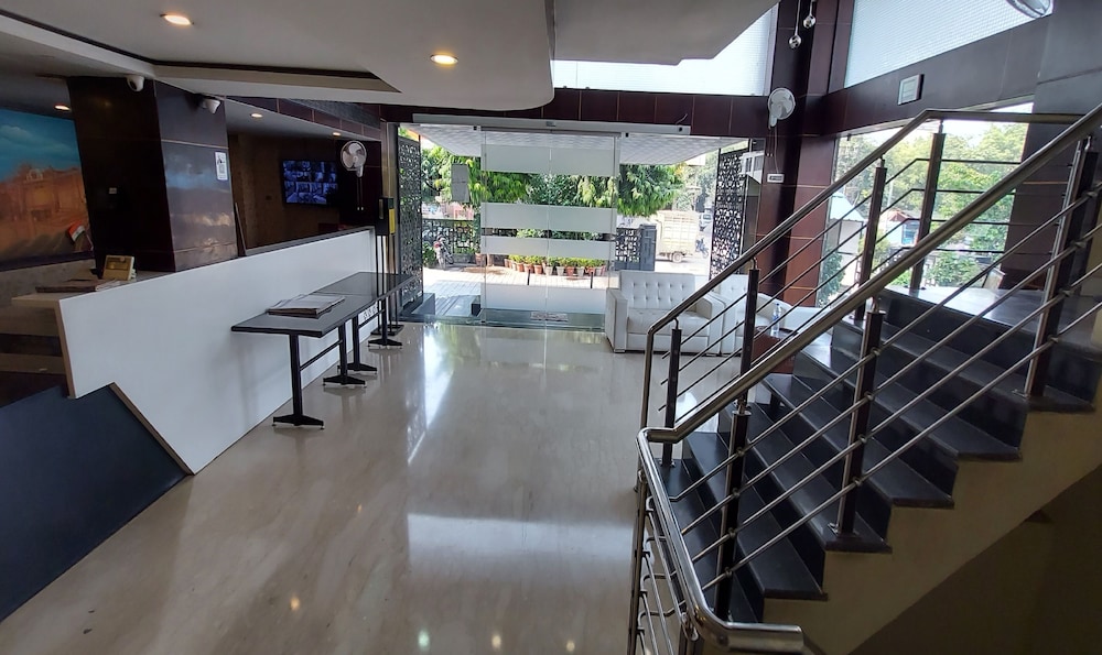 Oyo 7130 Hotel Broadway 30/50